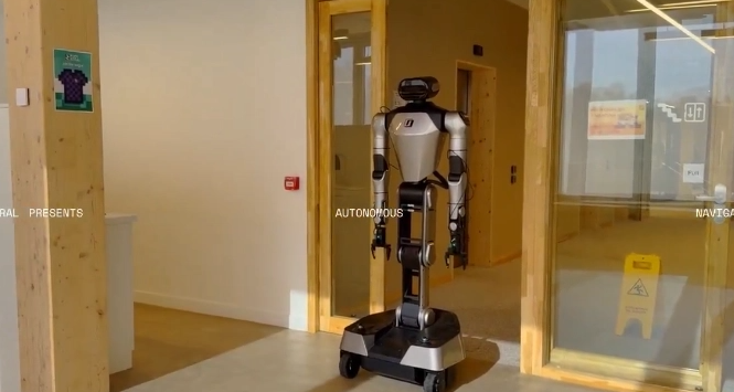 ​一个普通摄像头就能自主导航：Mistral发布8B模型Robostral Navigate，性能碾压多摄像头方案