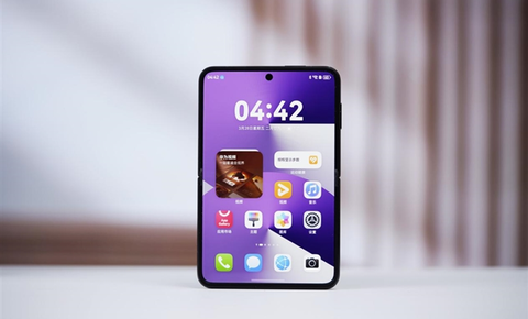 只有华为和其它？折叠屏哪家好？华为用全形态+技术壁垒给出终极答案