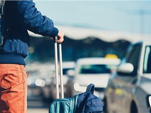 中小酒店危局：Booking 掌门人痛批谷歌 Gemini 与 ChatGPT “不讲武德”