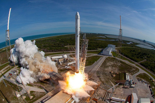 SpaceX 拟以600亿美元收购 AI 编程平台 Cursor，或支付100亿美元高额合作费