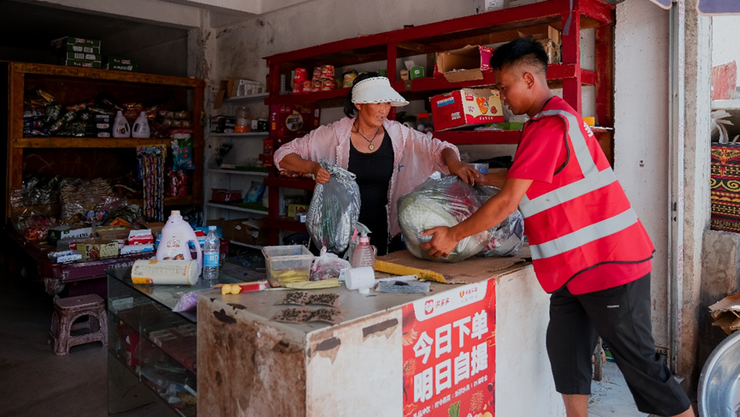 这十年，拼多多和她的消费者们