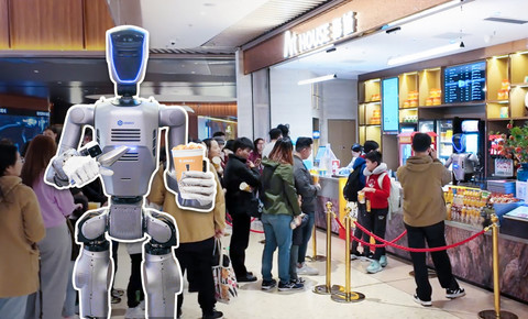 全球首例在深落地！越疆人形机器人在影院全自主上岗