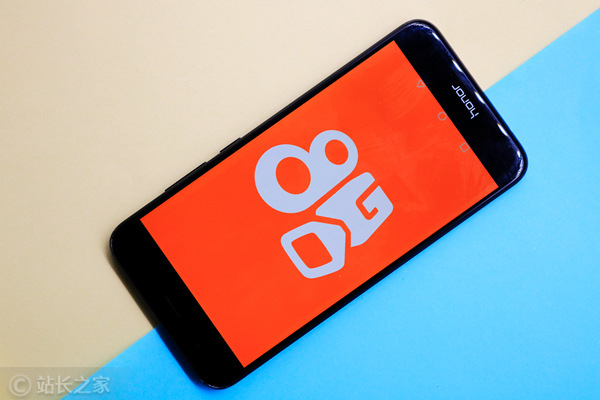 AI日报：快手App上线AI购物助手；Kimi Work开启内测；微信互联多厂商推A2A助手