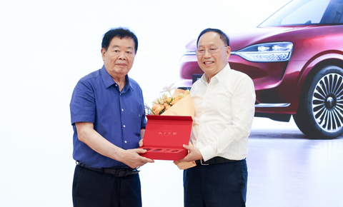 新汽车致敬新教育 问界M9福耀科技大学交车仪式圆满举行