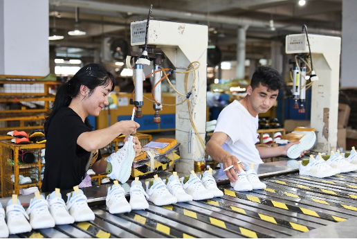 细分赛道跑出“新黑马”，“新晋江鞋”借拼多多千亿扶持崛起