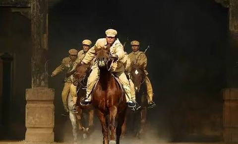 预算收紧、客户难攻，2025政企云销售如何撞开“新裂缝”？