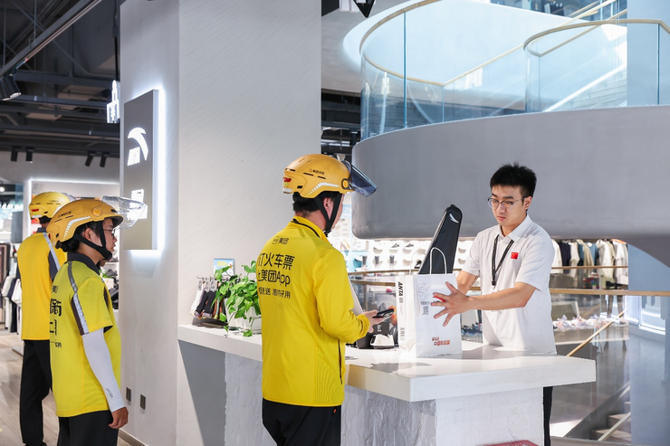 闪购耐克随时穿，尺码不合免费退：50余家服饰大牌联合美团上线退货免运费