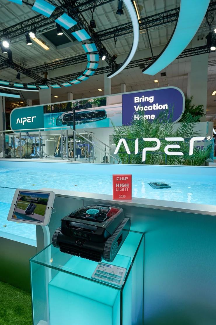 元鼎智能亮相IFA 2025 | 全球首发 AI泳池清洁机器人