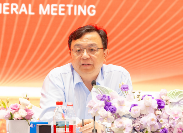 比亚迪王传福: 我们绝不拉踩同行，这是原则