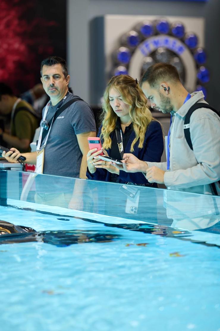 元鼎智能亮相IFA 2025 | 全球首发 AI泳池清洁机器人