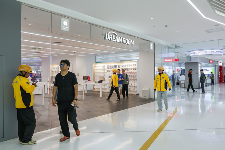 iPhone 17在美团闪购现货开售，北京、深圳等地消费者首次可用国补闪购