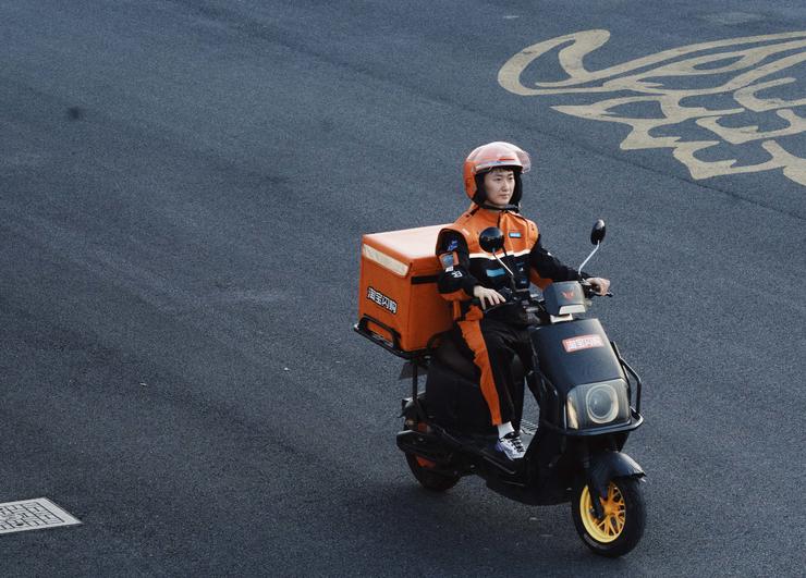 淘宝闪购饿了么发布首套城市骑士制服,升级的不仅仅是审美