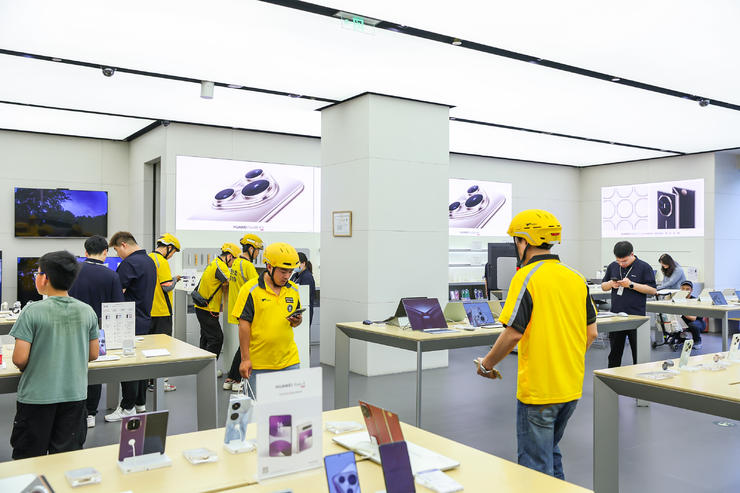 “闪购+国补”激活实体消费，美团闪购：国补落地后手机品牌门店成交额增长300%