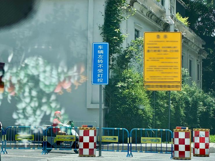 先让 AI 学会害怕，再让它握紧方向盘