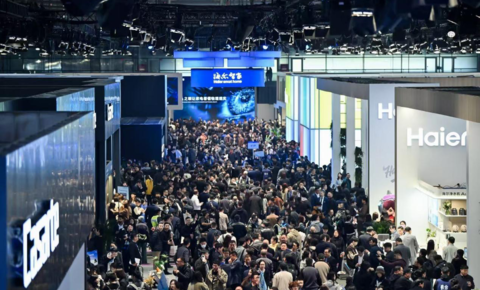 在海尔 AWE 展馆，被AI之眼“圈粉”了，无人家务时代要来了