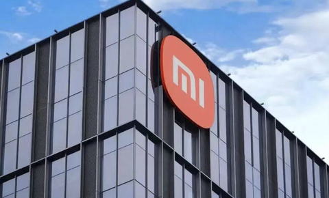 手机战苹果、汽车挑特斯拉：小米「硬核」的底气来自哪里？