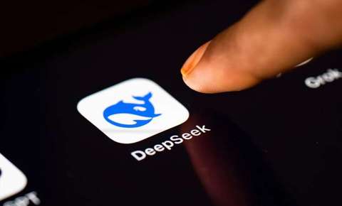 DeepSeek-R1 登上《Nature》封面：只花了 200 万，没蒸馏 OpenAI