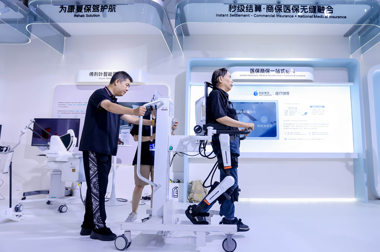 2025外滩大会探营：10000平方米科技展览，看见科技从宏大走向具体