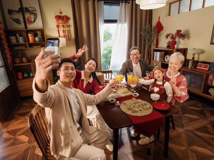 解锁主摄级人像体验！影石推出Snap手机自拍屏，终结后置自拍“盲拍”痛点