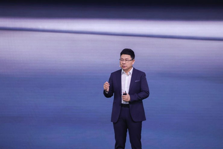 多款重磅新品正式发布！鸿蒙智行发布会开启智慧出行新篇章