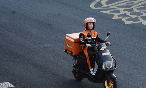 淘宝闪购饿了么发布首套城市骑士制服，升级的不仅仅是审美