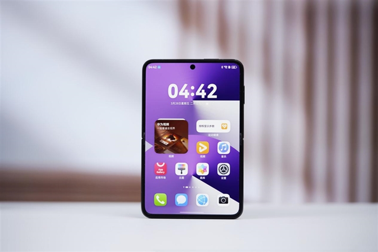 只有华为和其它？折叠屏哪家好？华为用全形态+技术壁垒给出终极答案