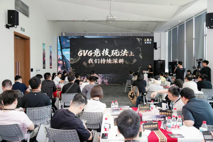 当SLG陷入「减负陷阱」，他们却砸1亿让玩家「专心打架」