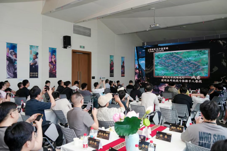 当SLG陷入「减负陷阱」，他们却砸1亿让玩家「专心打架」