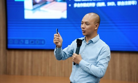 对话华为老兵向国华：出海八大坑，一坑两千万丨鲸犀百人谈Vol.41