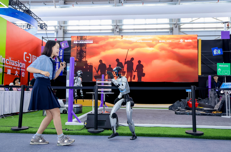 2025外滩大会探营：10000平方米科技展览，看见科技从宏大走向具体