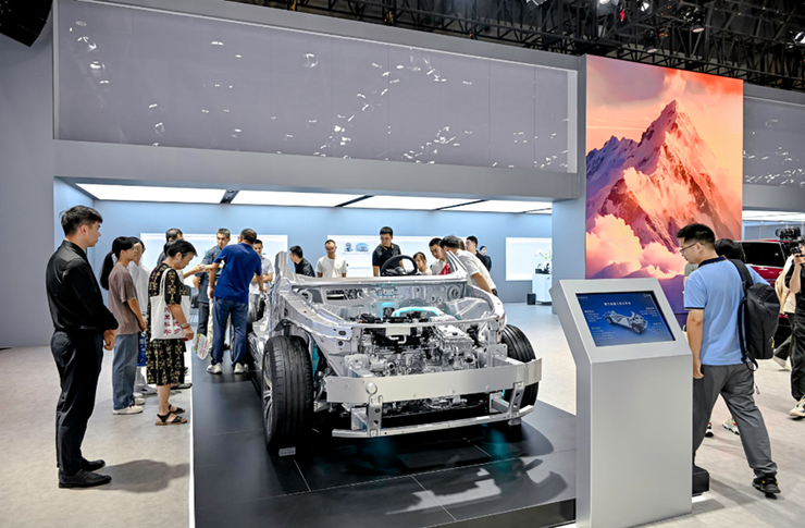 赛力斯亮相2025智博会 全方位展示智能化实践成果