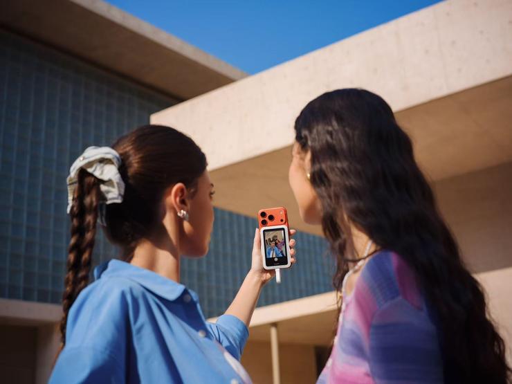 解锁主摄级人像体验！影石推出Snap手机自拍屏，终结后置自拍“盲拍”痛点