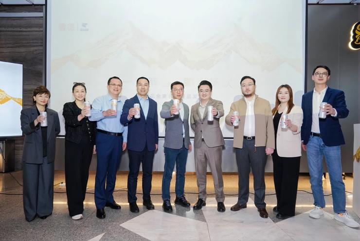 华润啤酒携美团歪马送酒推出“雪花全麦白啤”，头部品牌首度联合零售商定制新品