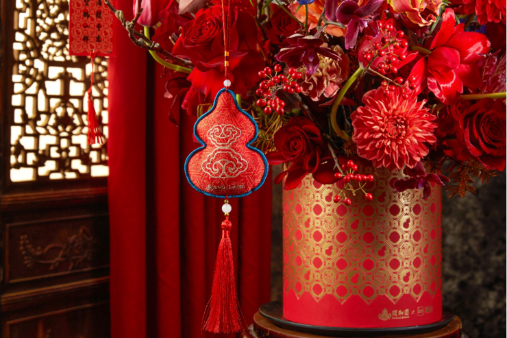 “外卖买家电、送国风年宵花”成年货置办趋势，美团联合零售商持续发放消费券包，春节不打烊