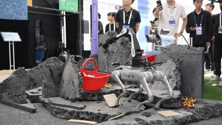 2025外滩大会探营：10000平方米科技展览，看见科技从宏大走向具体