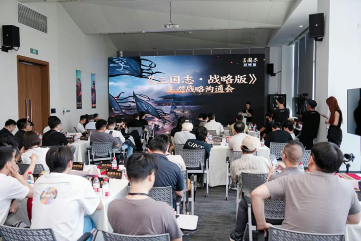 当SLG陷入「减负陷阱」，他们却砸1亿让玩家「专心打架」