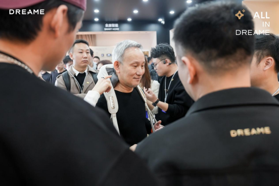 破局同质化内卷 追觅N40pro肩颈按摩器以首创可更换按摩头技术解锁个护赛道B端新增量