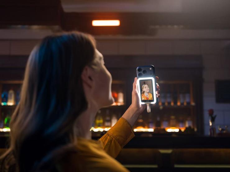 解锁主摄级人像体验！影石推出Snap手机自拍屏，终结后置自拍“盲拍”痛点