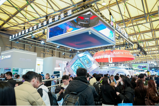 萤石Stella星辰系列震撼发布！全球首创双擎双热活水洗地 解锁AI清洁新高度