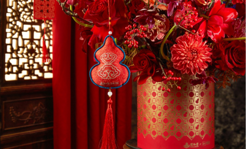 “外卖买家电、送国风年宵花”成年货置办趋势，美团联合零售商持续发放消费券包，春节不打烊