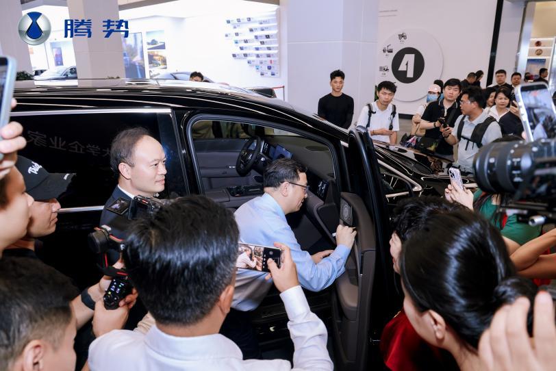 北京大学企业家代表团到访腾势汽车暨尊享交付仪式