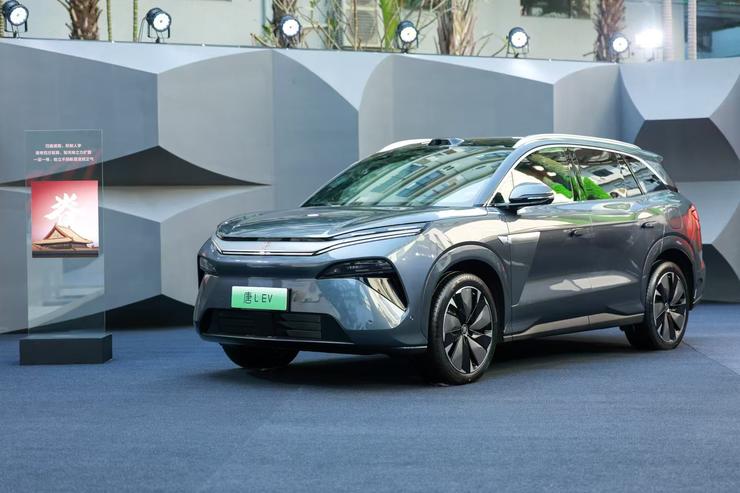 比亚迪2025年首秀 汉L唐L举行设计发布会