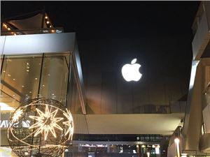 重金“留人”！苹果狂撒 40 万美元奖金，只为防备 OpenAI 挖角 iPhone 设计师