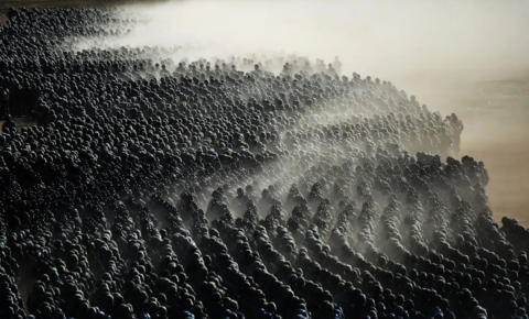 手机云台战事再起：影石凶猛，浩瀚围困