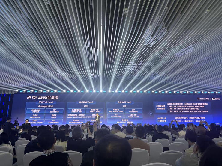 独家对话腾讯云产业生态部杨晨：上任500天，这位船长如何带伙伴用AI穿越「求生焦虑」？