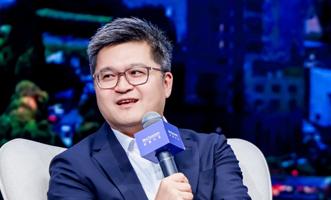 2025外滩大会开幕，蚂蚁集团CEO韩歆毅：在医疗健康领域，专业AI做到极致会更强