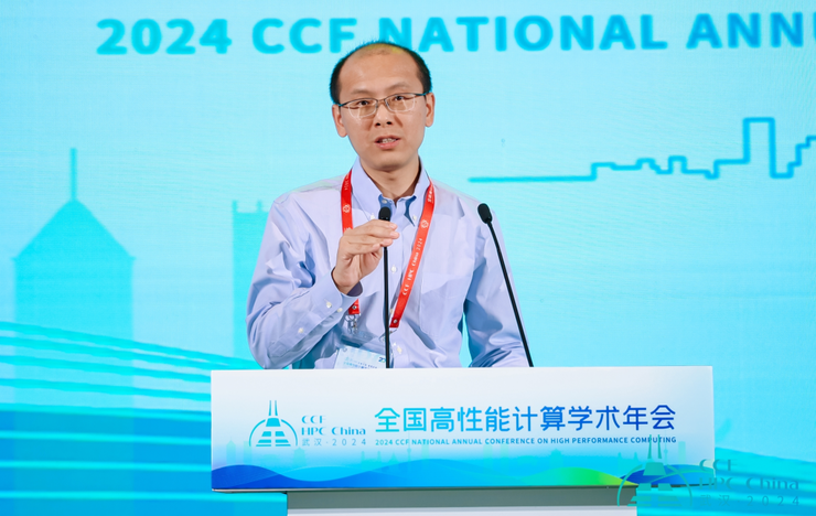 清华教授翟季冬：Benchmark正在「失效」，智能路由终结大模型选型乱象