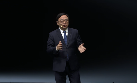 比亚迪闭门会：2万座闪充站背后的「油电切换」大周期