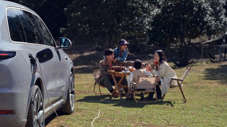 研发投入超百亿元创历史新高 全新一代理想L9具身智能旗舰SUV将至